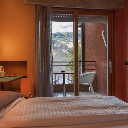Ambienthotel Primaluna 3* Μαλτσεζίνε